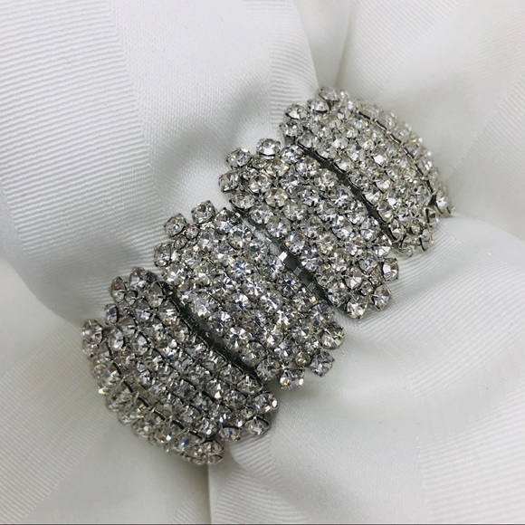 Jewelry - STUNNING SPARKLY RHINESTONE BRACELET